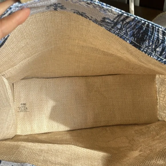 DIOR BEAUTE AROUND THE WORLD TOTE - Picture 7 of 9